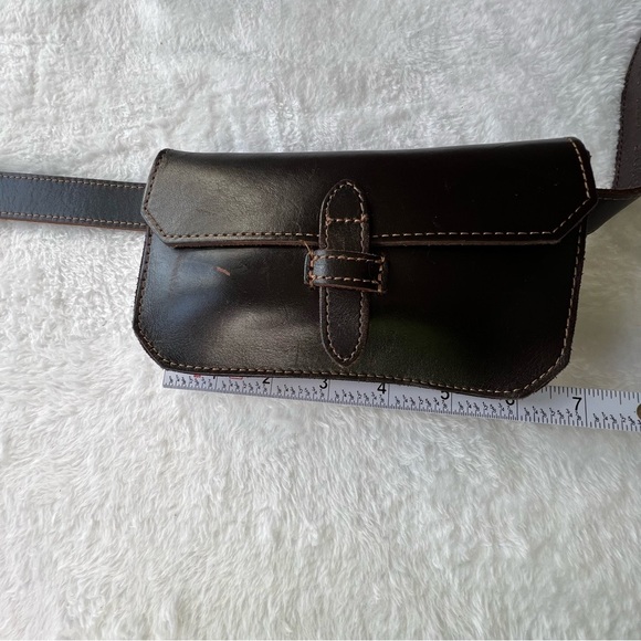 Banana Republic Heritage Leather Belt Bag in Dark Expresso Brown - Picture 13 of 16